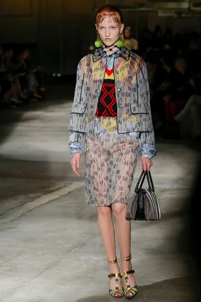 Look 10
